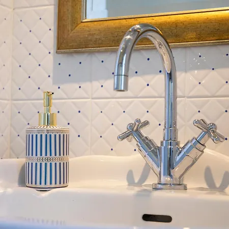 Le Logis D'equilly Bed & Breakfast 3*