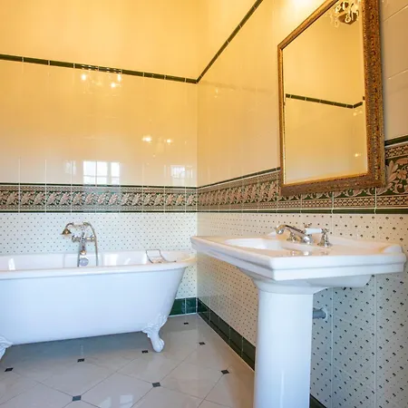 Le Logis D'equilly Bed & Breakfast 3*