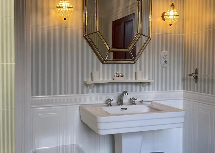 Le Logis D'equilly Bed & Breakfast 3*