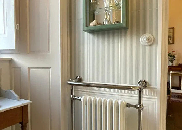 Le Logis D'equilly Bed & Breakfast 3*